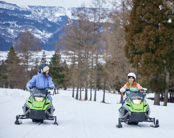 渡假村早餐→前往雪場集合→分組上課 (五小時課程)